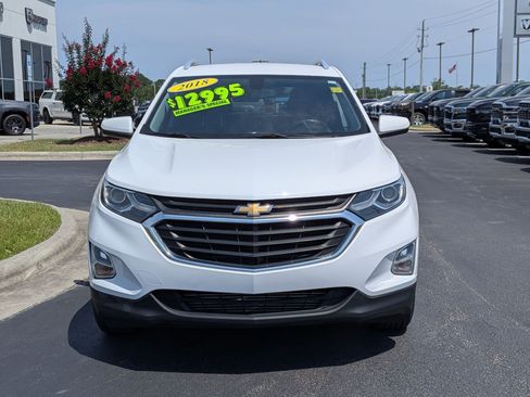 Used 2018 Chevrolet Equinox LT FWD image 2