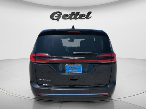 Used 2024 Chrysler Pacifica Touring-L FWD image 6