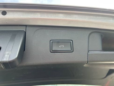 Used 2024 Volkswagen Atlas SE image 30