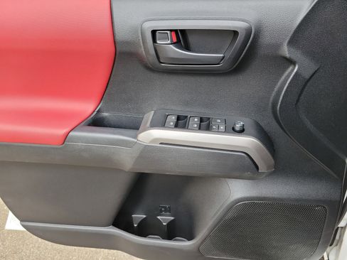 Used 2021 Toyota Tacoma SR5 image 18