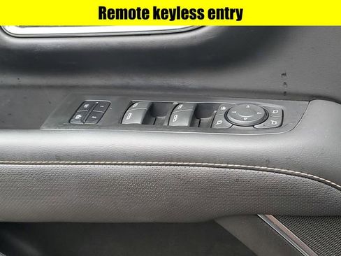 Used 2023 GMC Yukon SLT w/ SLT Premium Package image 19