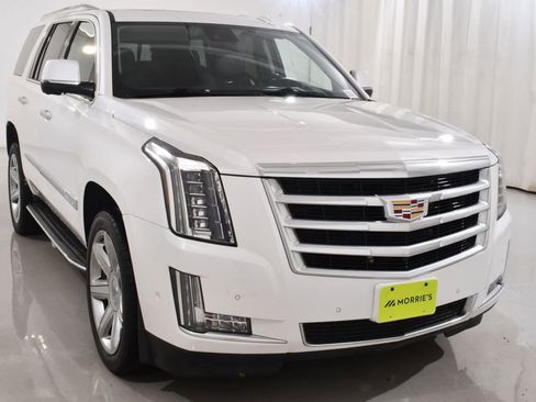 Used 2018 Cadillac Escalade Luxury AWD/4WD image 4