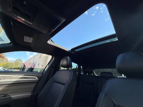 Used 2021 Volkswagen Atlas Cross Sport SE w/ Panoramic Sunroof Package image 13