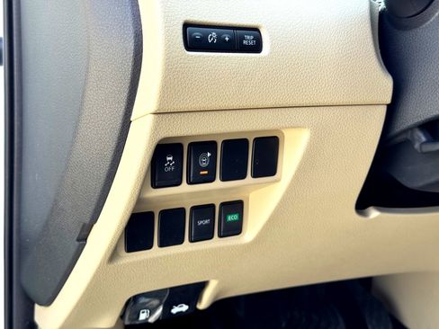 Used 2017 Nissan Rogue SV FWD image 15