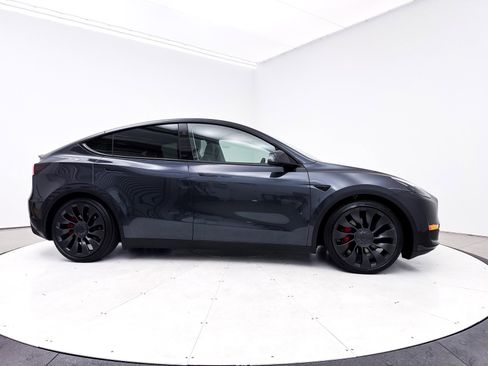 Used 2024 Tesla Model Y Performance image 39