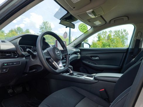Used 2024 Nissan Sentra SV FWD image 7