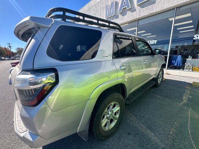 Used 2016 Toyota 4Runner SR5 AWD/4WD image 3