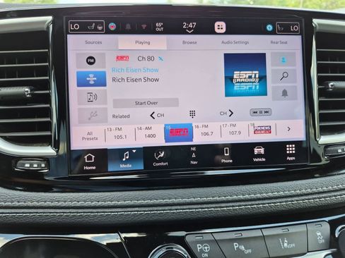 Used 2021 Chrysler Pacifica Touring-L w/ Uconnect Theater Family Group FWD image 31