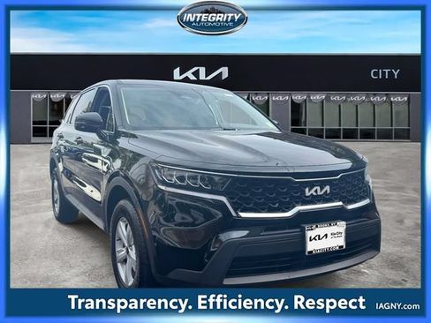 Used 2023 Kia Sorento LX AWD/4WD image 1