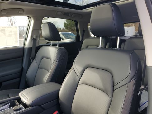 New 2026 Nissan Pathfinder SL w/ SL Premium Package image 8