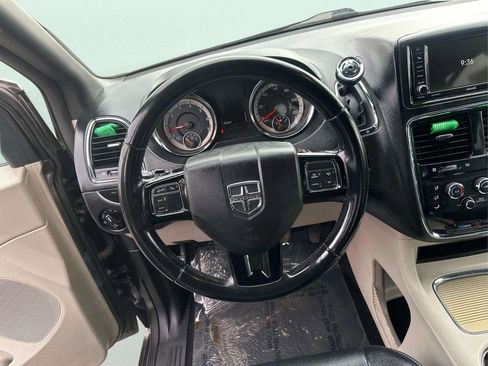 Used 2019 Dodge Grand Caravan SXT image 23