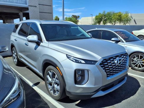 Used 2021 Hyundai Palisade SEL w/ Premium Package FWD image 2