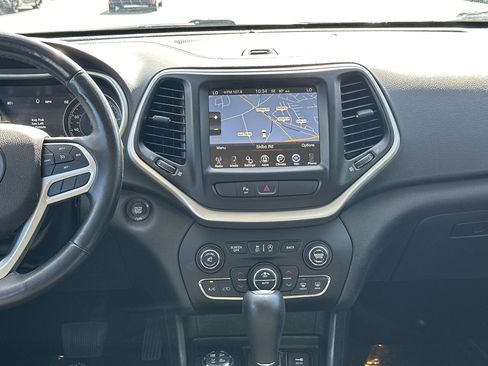 Used 2018 Jeep Cherokee Trailhawk AWD/4WD image 30