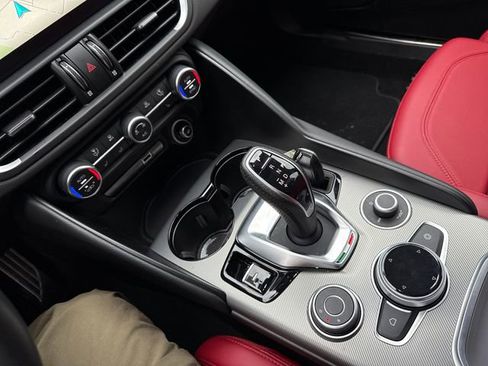 Used 2024 Alfa Romeo Giulia Veloce image 28