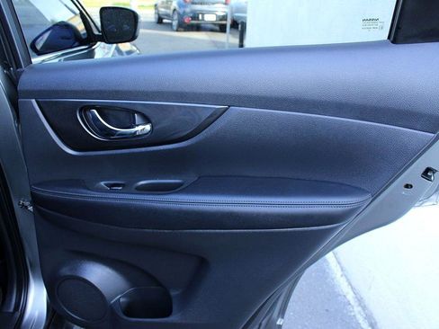 Used 2018 Nissan Rogue SV image 21