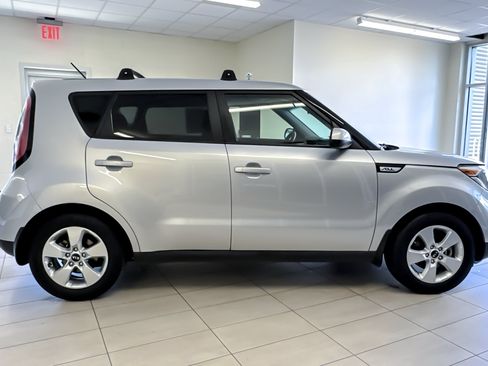 Used 2019 Kia Soul FWD image 3