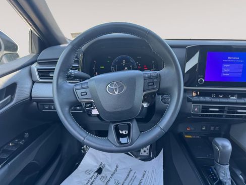 Used 2025 Toyota Camry SE w/ Convenience Package FWD image 12