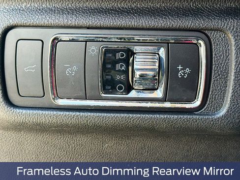 Used 2025 Lincoln Corsair Reserve image 16