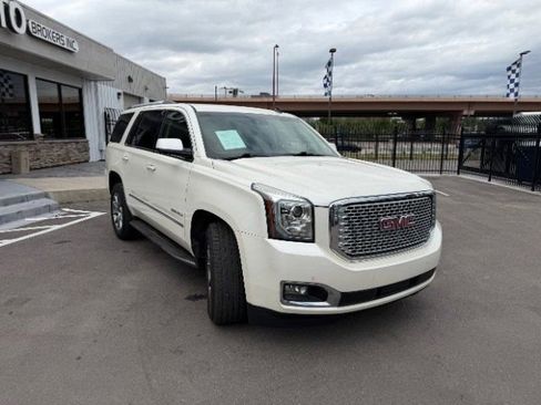 Used 2015 GMC Yukon Denali w/ Touring Package AWD/4WD image 15
