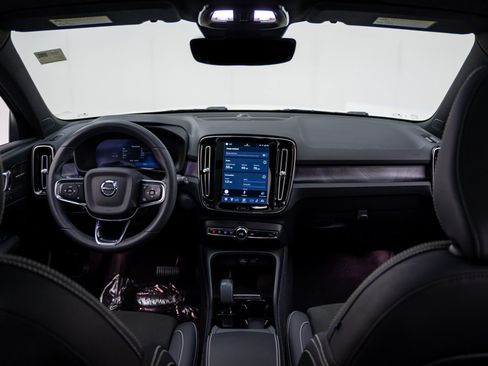Used 2023 Volvo XC40 Recharge Ultimate AWD/4WD image 9