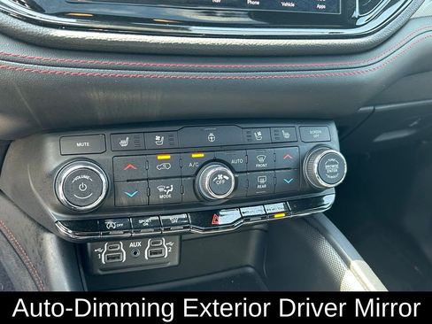 Used 2024 Dodge Durango GT RWD image 18
