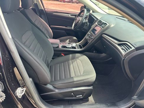 Used 2019 Ford Fusion SE FWD image 32