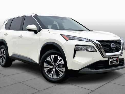 Used 2023 Nissan Rogue SV image 2