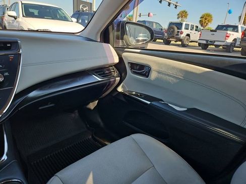 Used 2018 Toyota Avalon Limited image 10