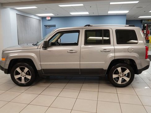Used 2017 Jeep Patriot High Altitude image 2