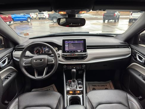 Used 2024 Jeep Compass Limited image 17