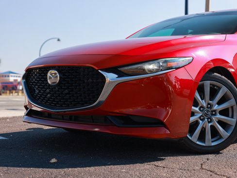 Used 2020 MAZDA MAZDA3 Sedan w/ Premium Package image 31