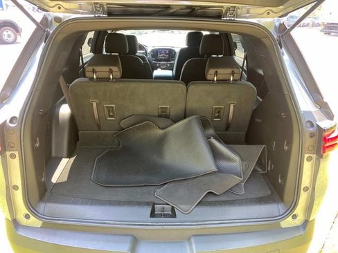Used 2023 Chevrolet Traverse LT FWD image 30