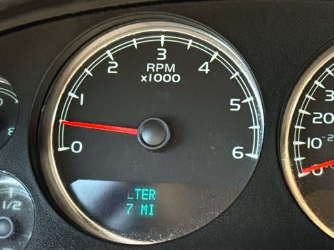 Used 2011 Chevrolet Tahoe LS RWD image 30