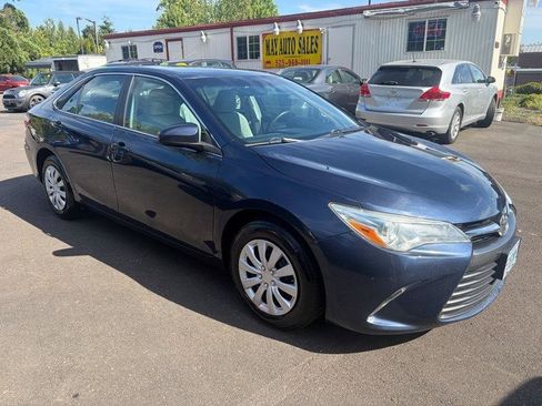 Used 2015 Toyota Camry LE FWD image 3