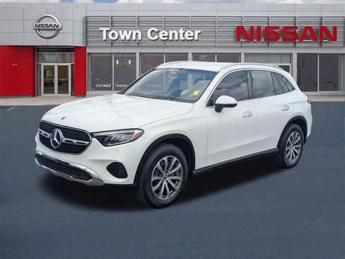 Used 2023 Mercedes-Benz GLC 300 image 3