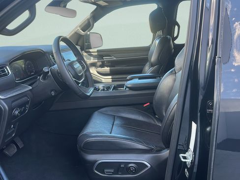 Used 2024 Jeep Wagoneer Series II w/ Flexible Seating Group AWD/4WD image 25