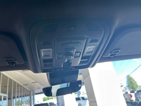 Used 2024 GMC Yukon XL Denali w/ Advanced Technology Package image 22