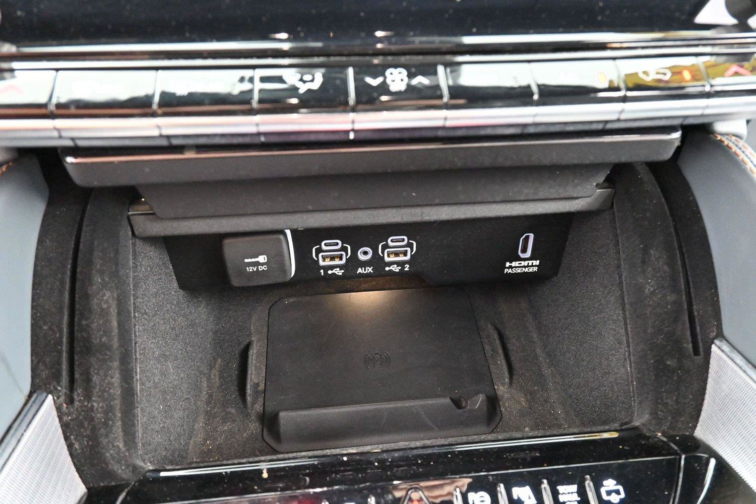 Used 2022 Jeep Grand Wagoneer Series III w/ HD Trailer Tow Package AWD/4WD image 26