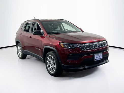 Used 2022 Jeep Compass Latitude AWD/4WD image 3