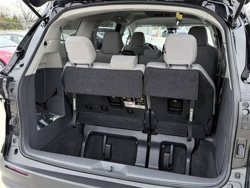 Certified 2024 Toyota Sienna LE image 17