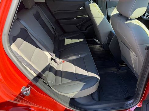 Used 2024 Chevrolet Trax ACTIV w/ Sunroof Package image 14