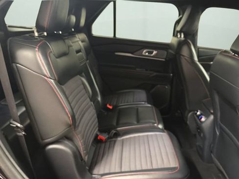 Used 2025 Ford Explorer ST-Line w/ ST-Line Street Pack AWD/4WD image 15