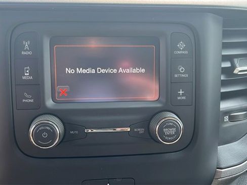 Used 2024 RAM 2500 Tradesman w/ Chrome Appearance Group image 17