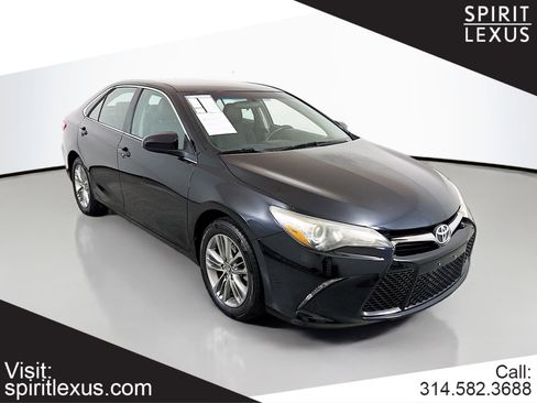 Used 2016 Toyota Camry SE image 1