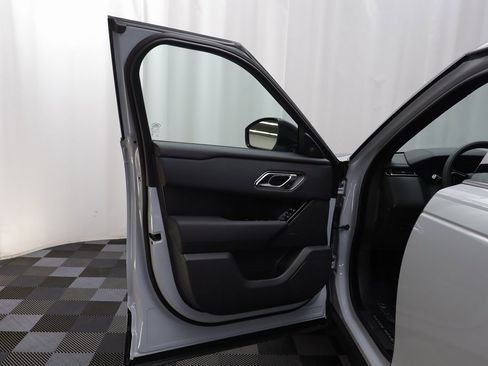 New 2026 Land Rover Range Rover Velar Dynamic SE image 5