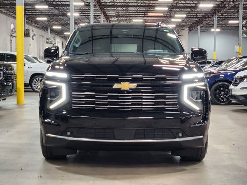 Used 2025 Chevrolet Suburban High Country AWD/4WD image 2