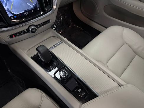 Certified 2024 Volvo S60 B5 Core image 25