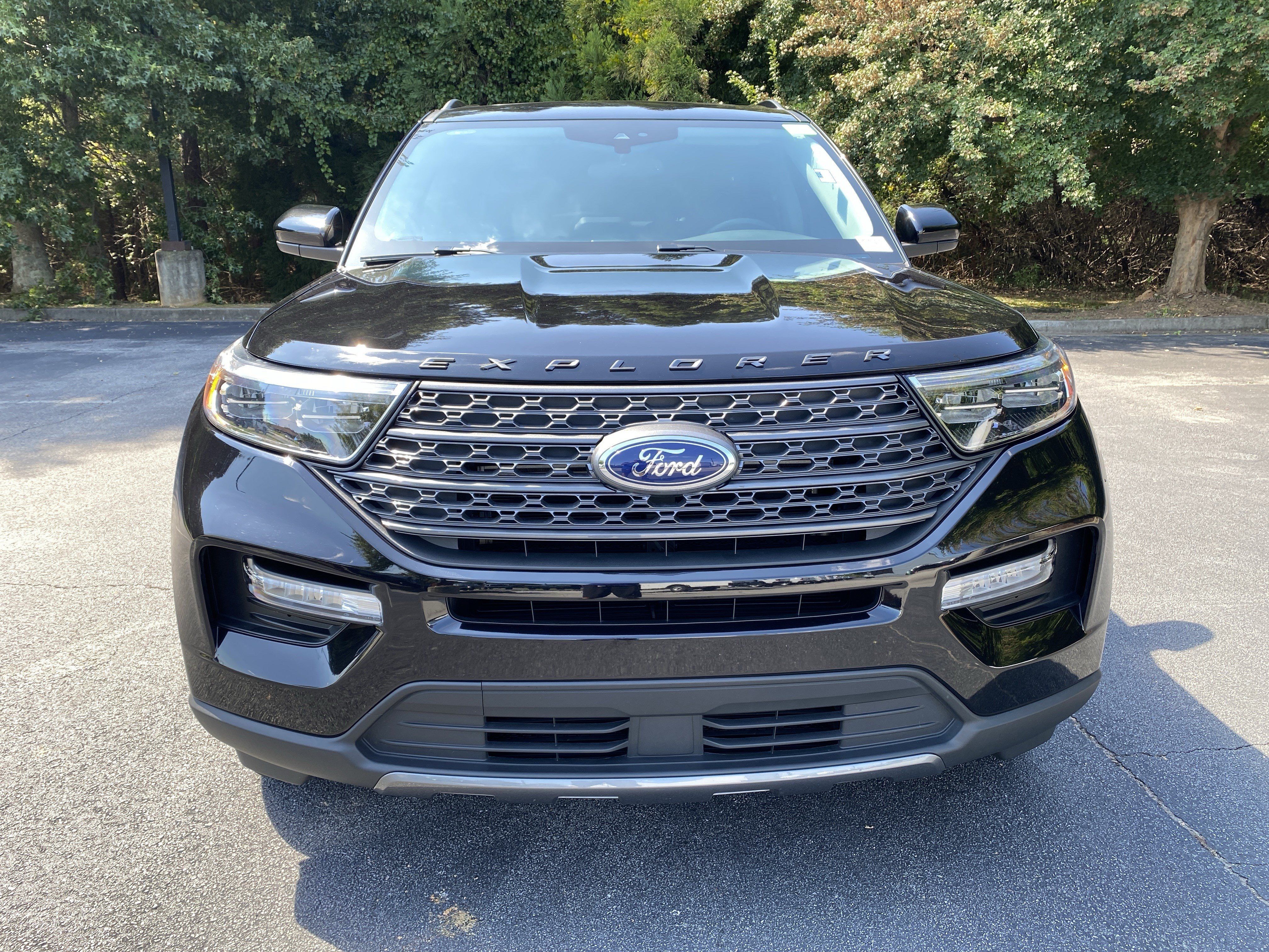 Used 2023 Ford Explorer XLT w/ Equipment Group 202A RWD image 3