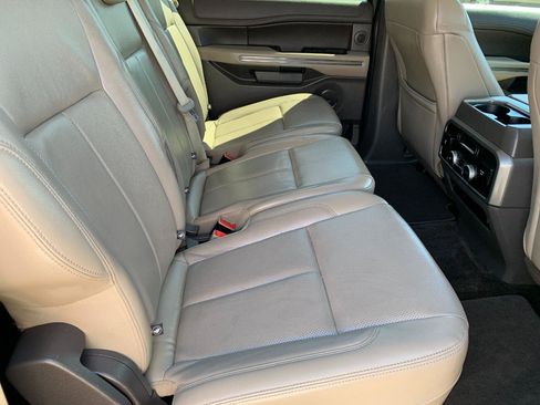 Used 2018 Ford Expedition Max XLT w/ Equipment Group 202A AWD/4WD image 40