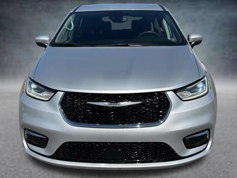 Used 2023 Chrysler Pacifica Touring-L FWD image 8